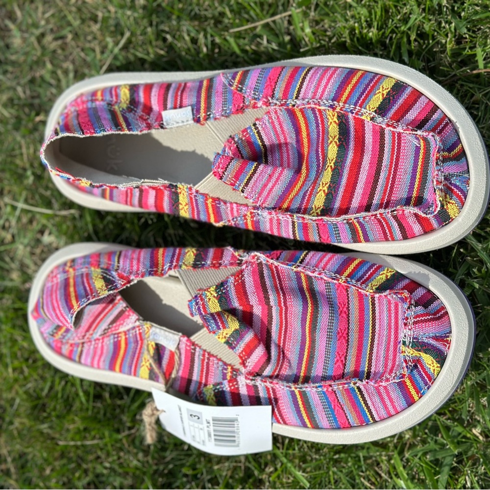 NWT Sanuk Size 3 Girls Slip Ons